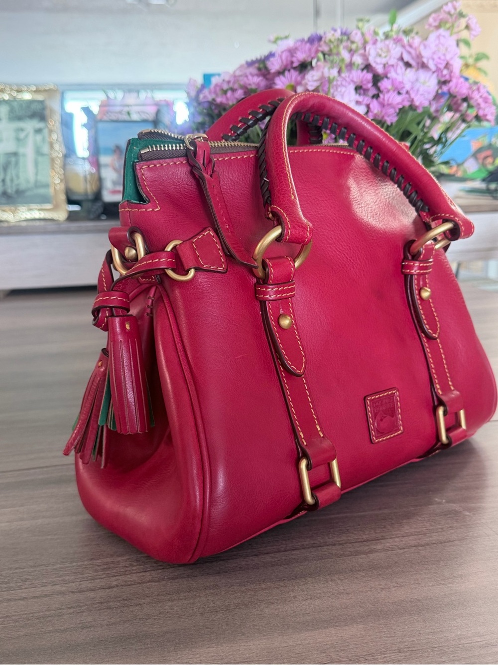 Women’s red Leather Satchel Handbag..dooney and Bourke!